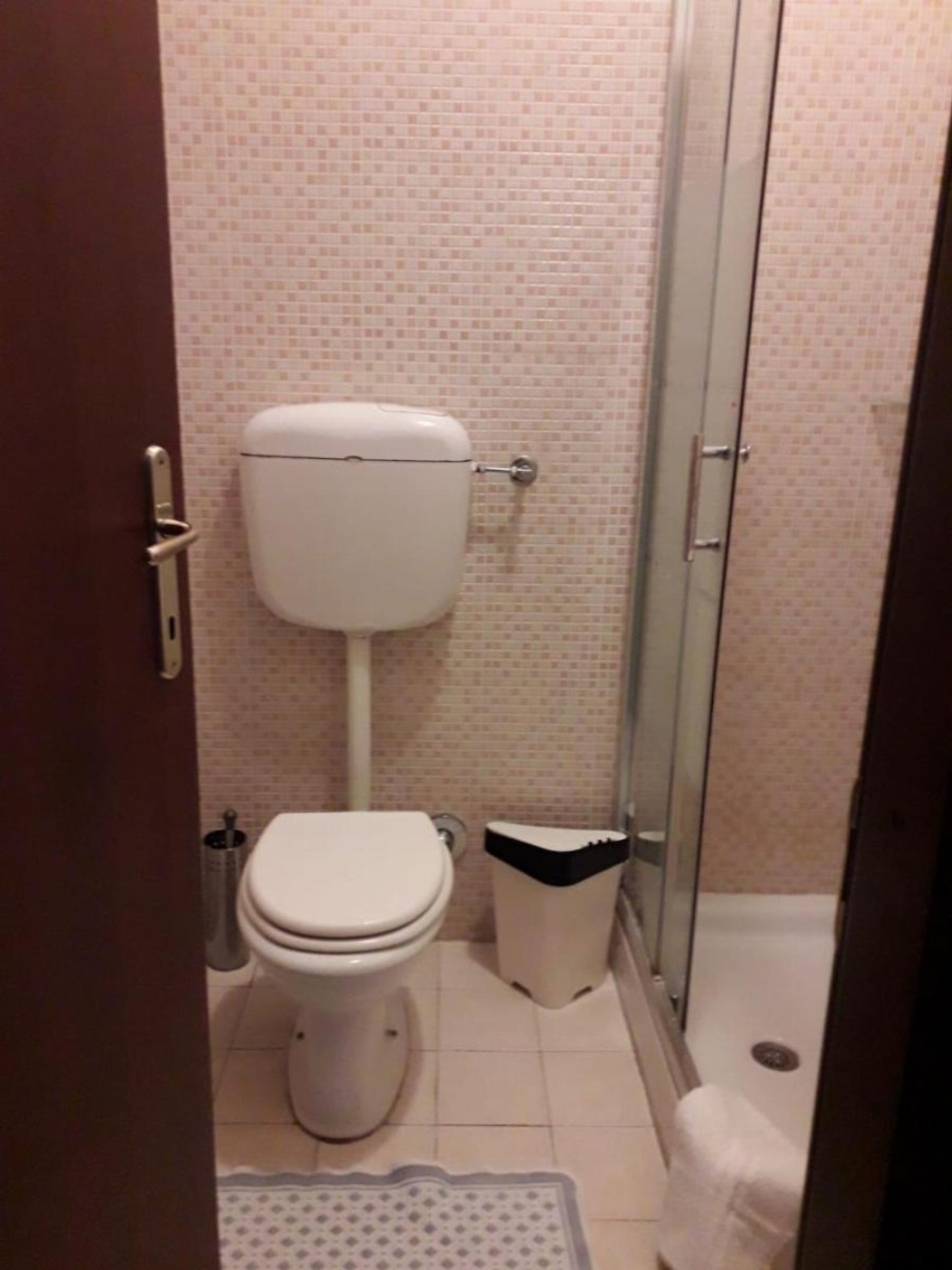 Renting Rooms Image 33