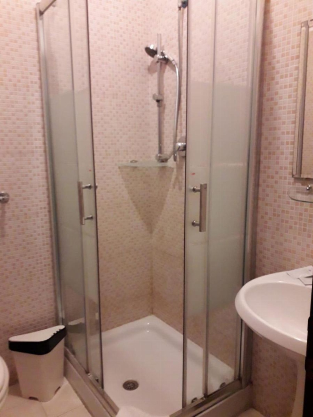 Renting Rooms Image 35